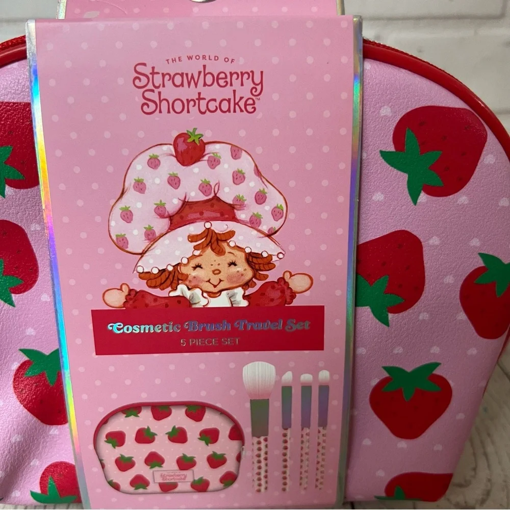 NWT Strawberry Shortcake Cosmetic Brush Travel Set 5 Pieces